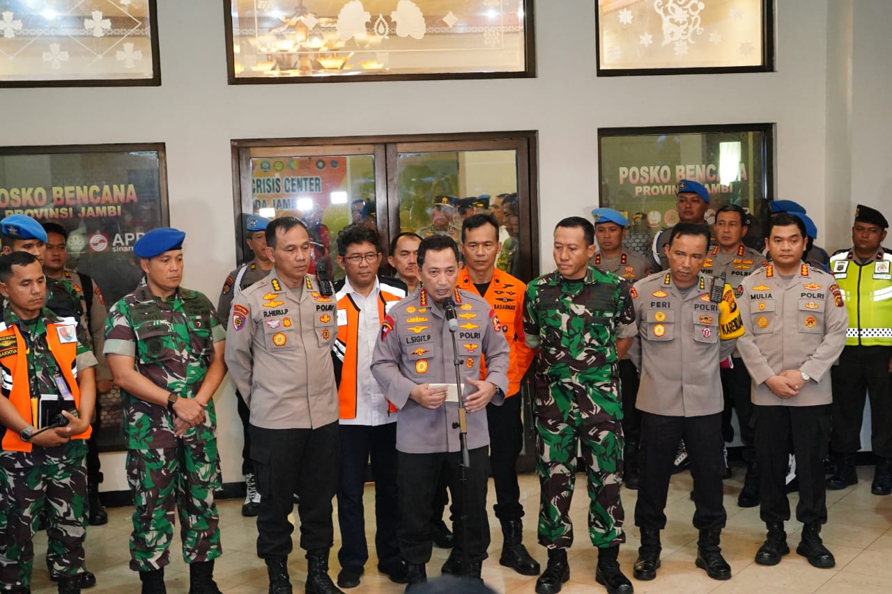 Kapolri Tinjau Evakuasi Kapolda Jambi dan Rombongan, Apresiasi Kerja Keras Tim Gabungan