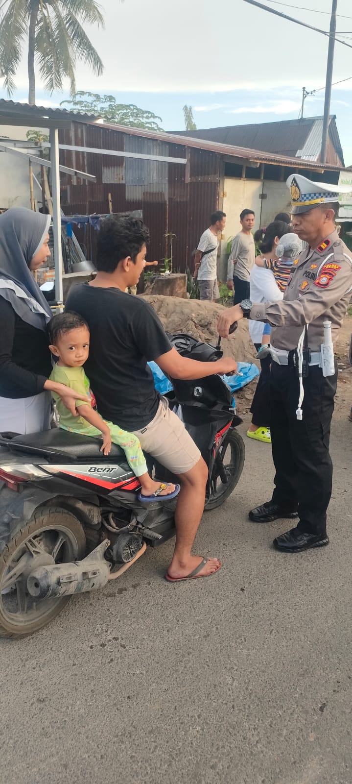 IPTU Andi Muhammad Yusuf Sulaiman S.Sos : Tak Memakai Helm, Pengendaran Motor Di Beri Sangsi Teguran
