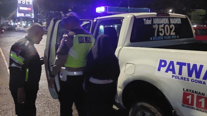 Ya ampun, Kanit Turjawali Sat Lantas Polres Gowa Tolong Pengendara