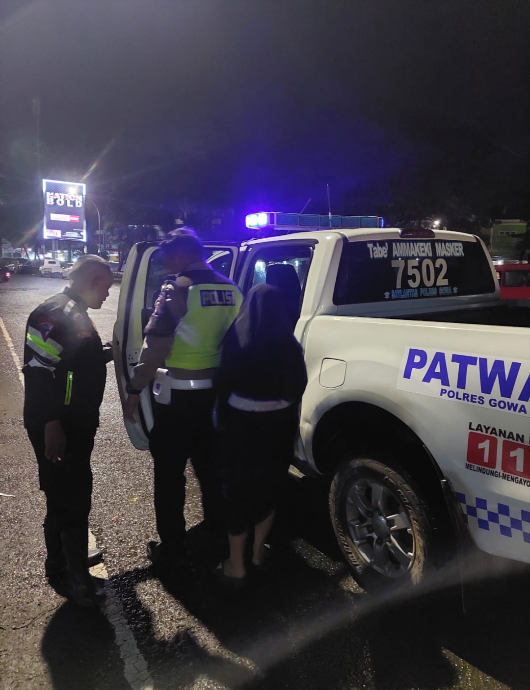 Ya ampun, Kanit Turjawali Sat Lantas Polres Gowa Tolong Pengendara