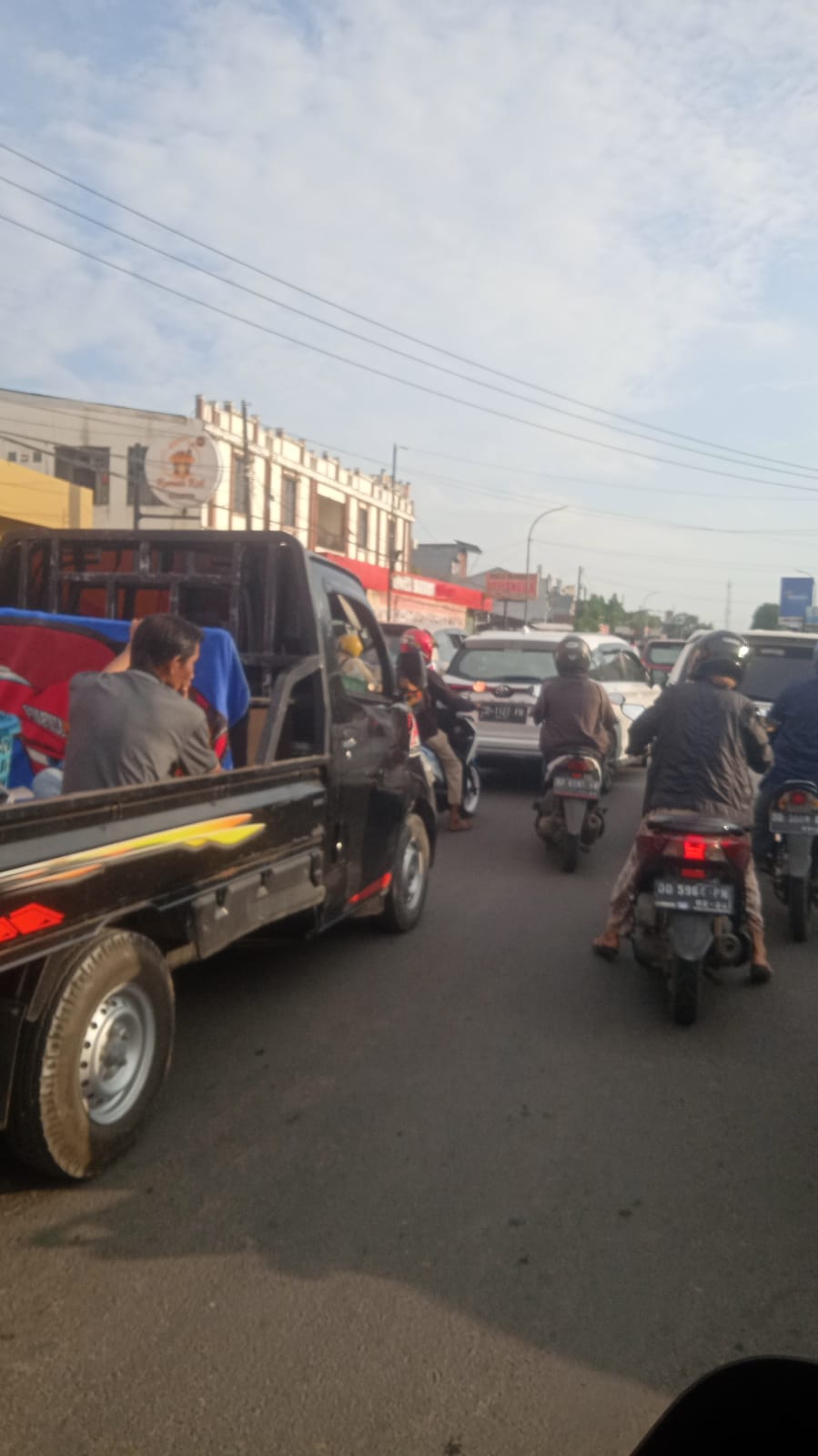 Roti Maros Cambayya Kec Pallangga Macet dan Padat Kendaraan Setiap Sore
