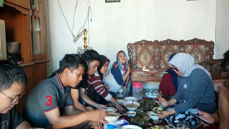 Acara Syukuran Makan Bakso dan Coto Di Salah Satu Rumah Anggota SPBU Panciro 7492107