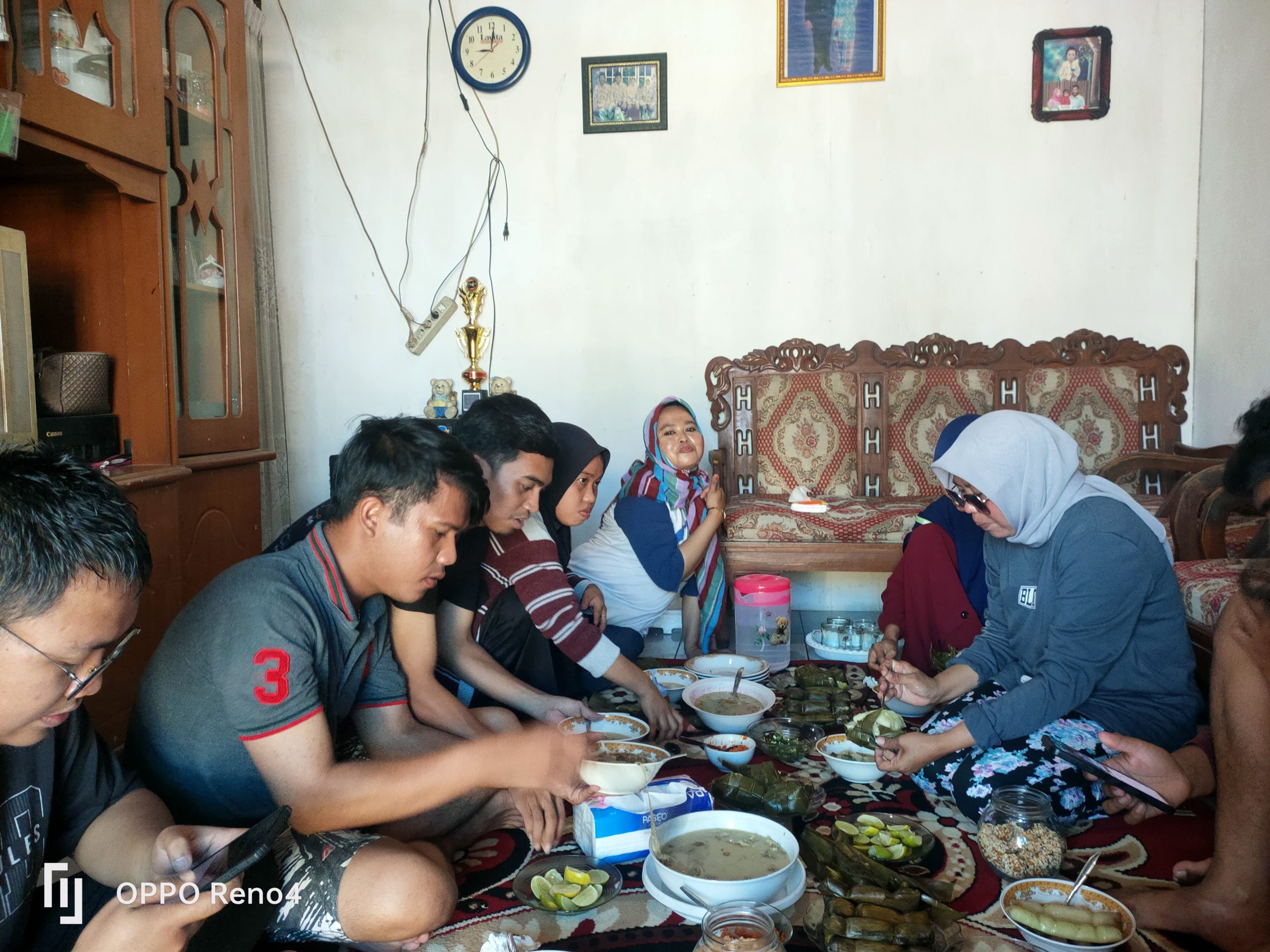 Acara Syukuran Makan Bakso dan Coto Di Salah Satu Rumah Anggota SPBU Panciro 7492107