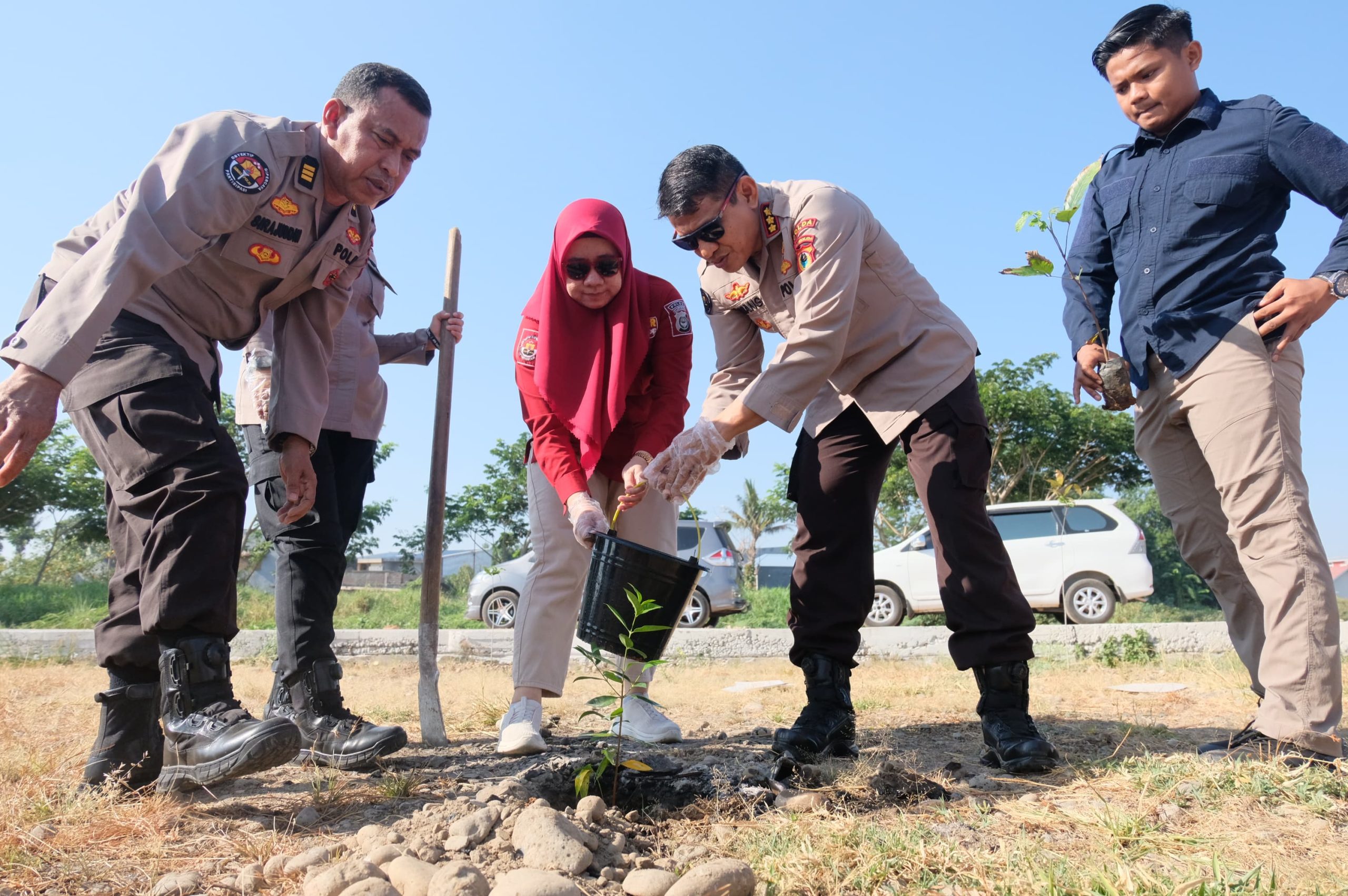 Hari Jadi Humas Polri ke-72, Bidhumas Polda Sulsel dan Polres Jajaran Tanam 4.545 Bibit Pohon