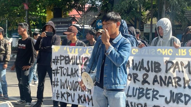 Aksi Unjuk Rasa Oleh Aspirasi Pelajar dan Mahasiswa Indonesia (APMI)