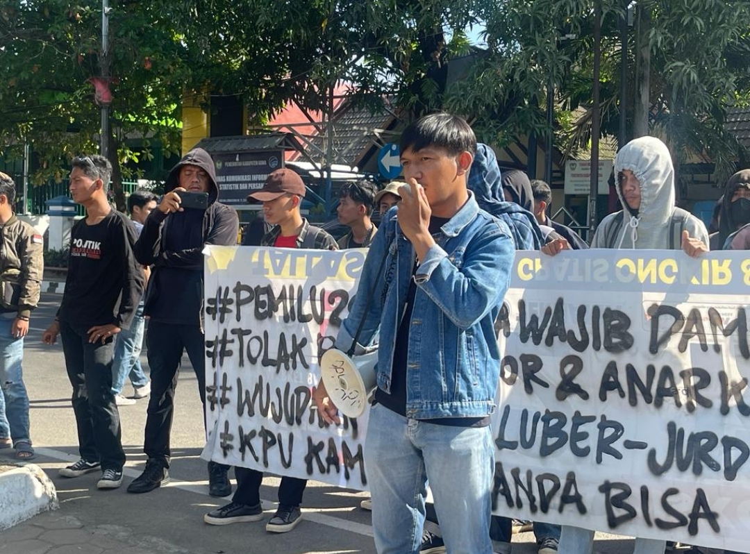 Aksi Unjuk Rasa Oleh Aspirasi Pelajar dan Mahasiswa Indonesia (APMI)