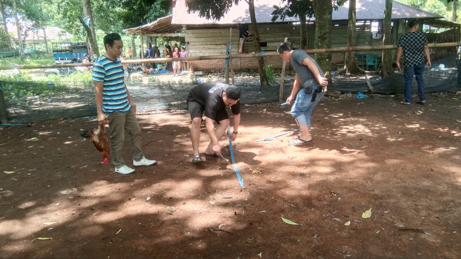 Arena Judi Sabung Ayam Dibubarkan Petugas