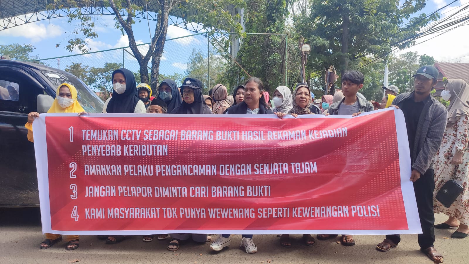 Ratusan Massa Demo di Depan Polres Pangkep, Tuntut Oknum Kades Biring Ere Ditetapkan Jadi Tersangka