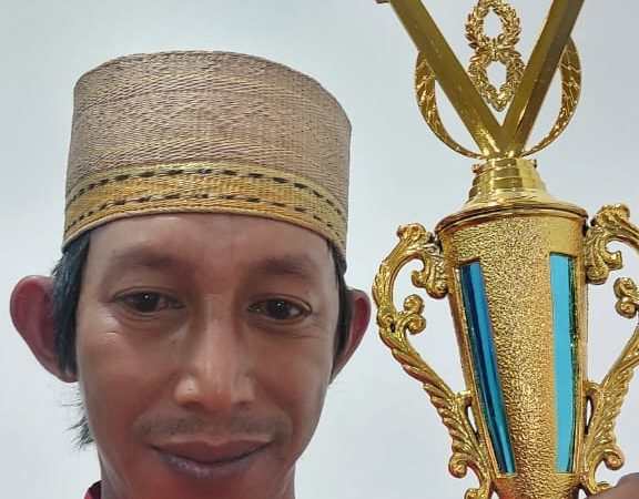 Salah Satu Putra Daerah Besuara Emas,yang Dapat Menguasai Berbagai Jenis Jender Musik dan Sair