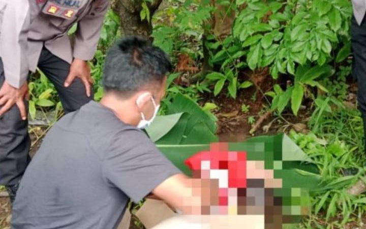 Warga Kampung Paukiri Desa Pa’Bentengan Geger Atas DiTemukan Seorang Bayi Laki-Laki Sudah Tak Bernyawa Terbaring dalam Kardus