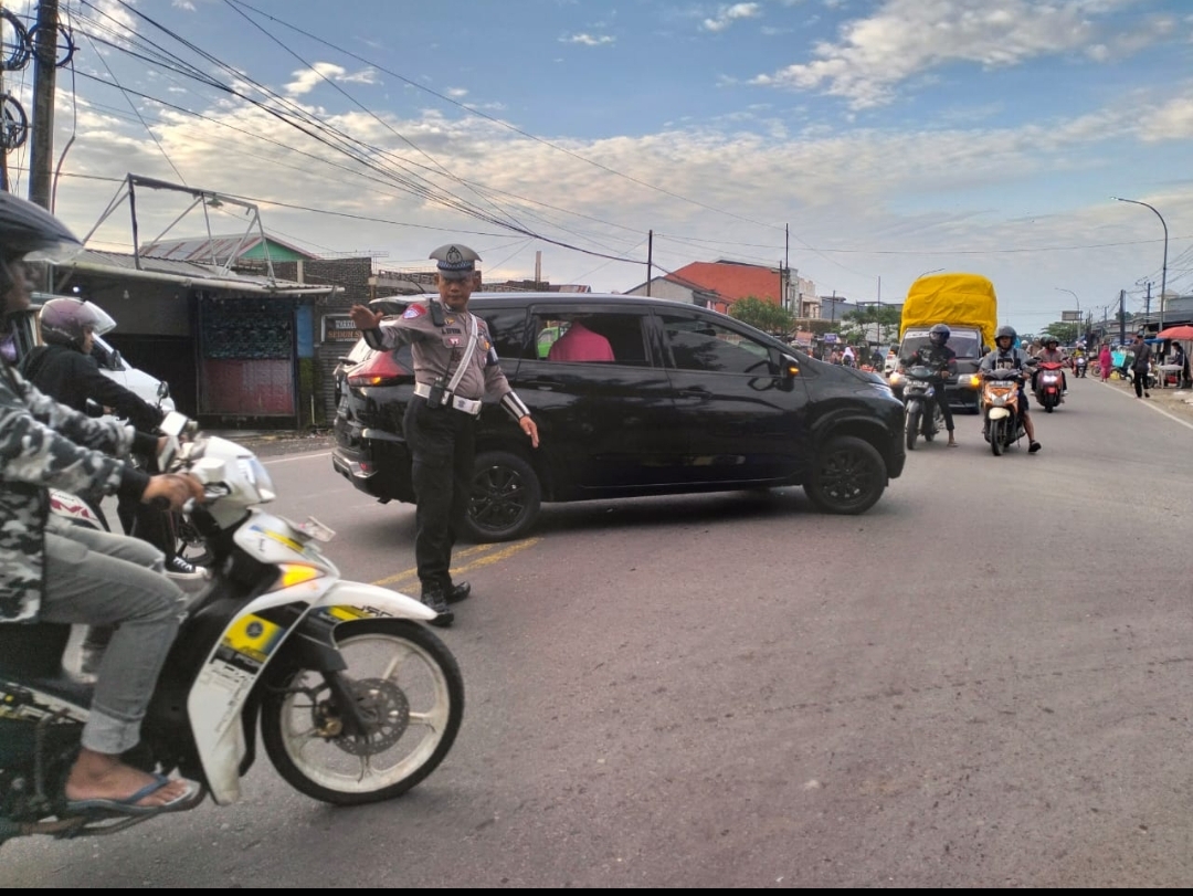 Pengaturan Lalu Lintas di Simpang 3 Panciro Depan Mesjid Nurul Jihad