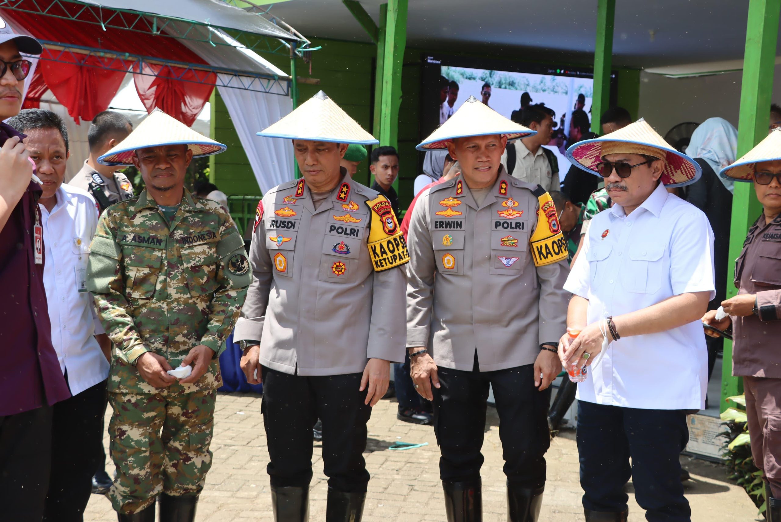 Kapolda Sulsel Hadiri Panen Raya Serentak di Kabupaten Bone, Wujud Dukungan terhadap Ketahanan Pangan Daerah