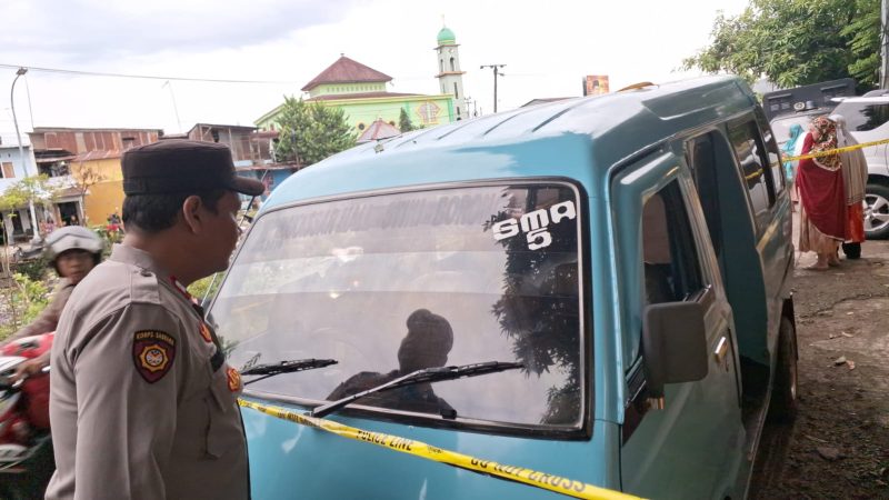 Mayat Pria Ditemukan di Dalam Mobil Angkot Terparkir, Polres Gowa Lakukan Penanganan