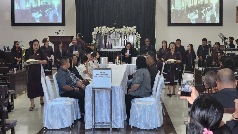 Berikan Rasa Aman, Bhabinkamtibmas Polsek Bontomarannu Lakukan Pengamanan Ibadah Jumat Agung di Gereja