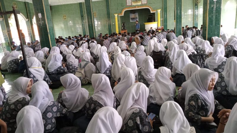 Kapolsek Bajeng Memberikan Pengarahan Tentang Kamtibmas,di SMAN 2 Gowa Bajeng