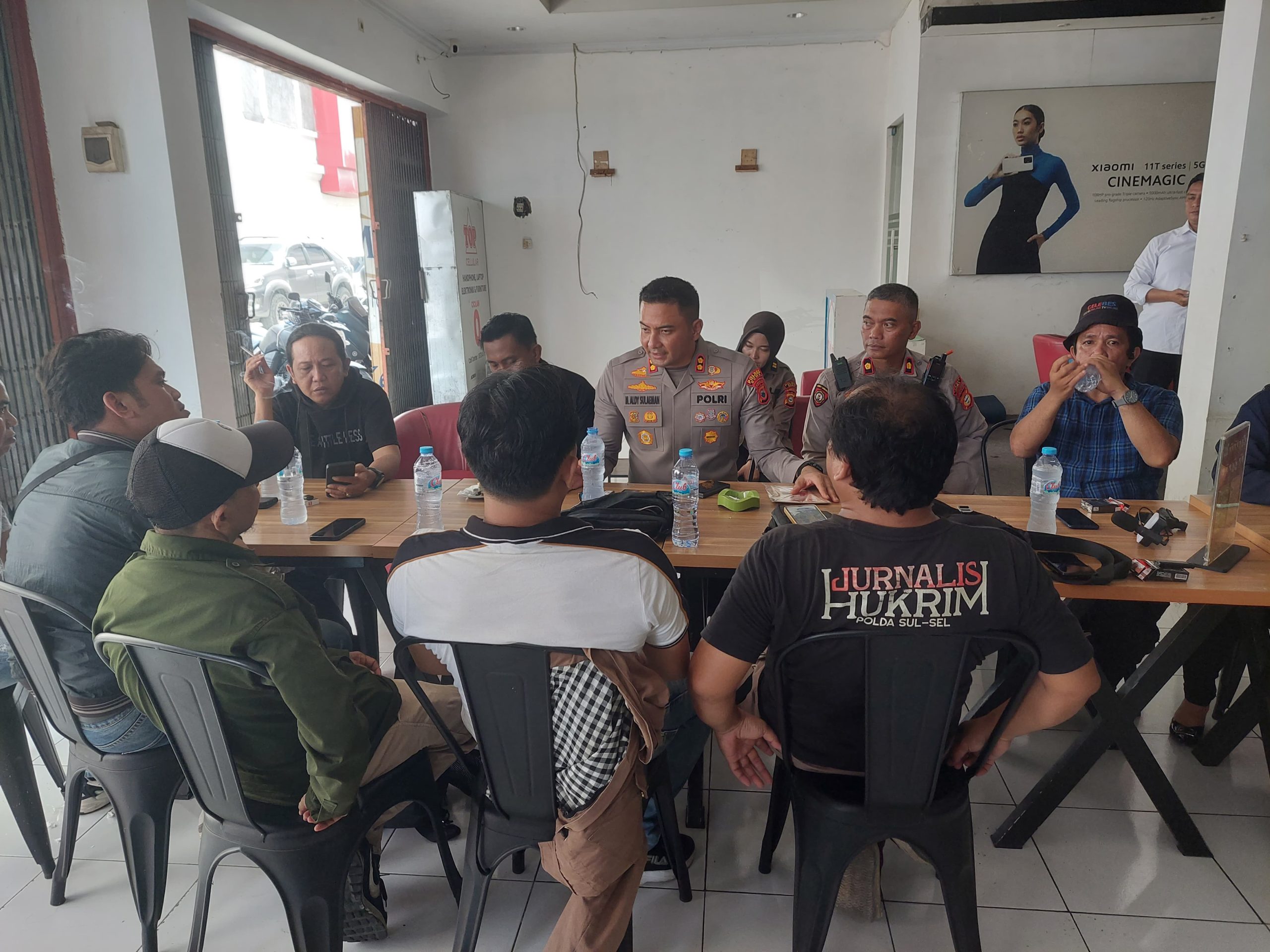 Kapolres Gowa Ngopi Bareng Bersama Beberapa Rekan Media