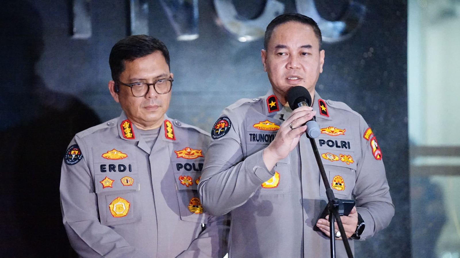 Penyelamatan Ketua Komnas HAM Papua Saat Operasi Pencarian Iptu Tomi Marbun di Sungai Rawara