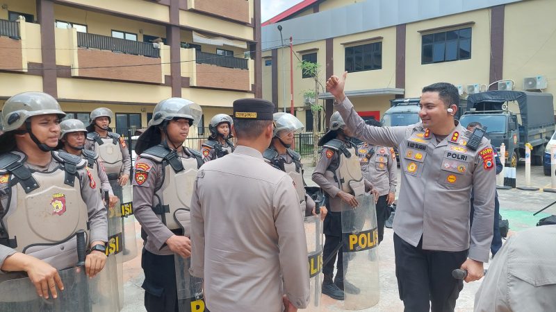 Kapolres Gowa Saksikan Latihan Dalmas Sat Samapta Jelang Hari Buruh