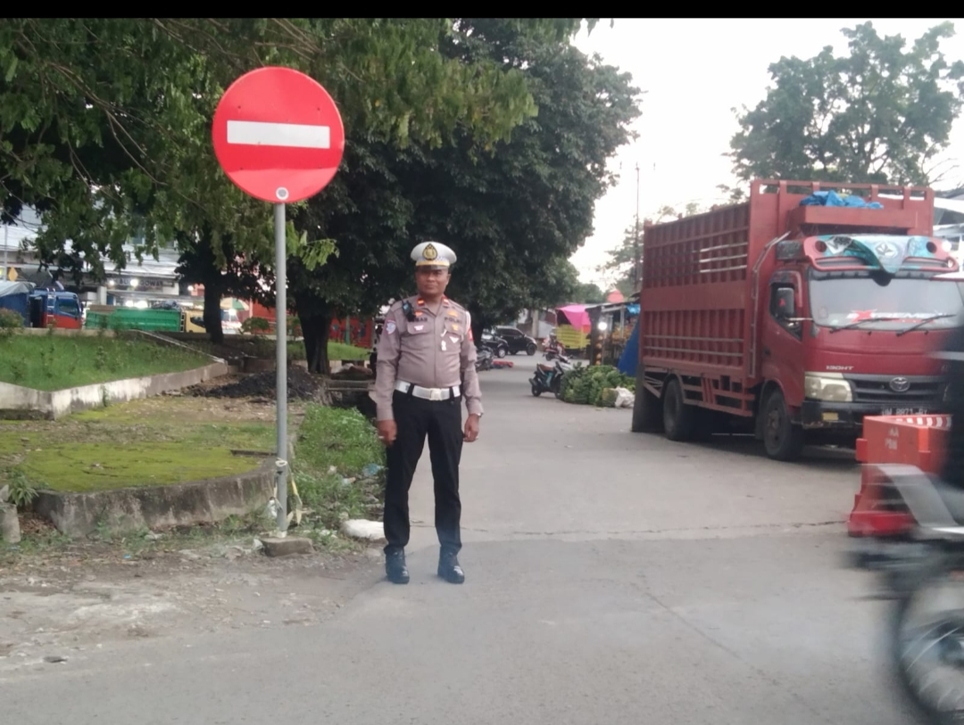 Kanit Turjawali Polres Gowa Ipda Usman, Tetap Siaga Atur Lalin di Hos Cokroaminoto Sungguminasa