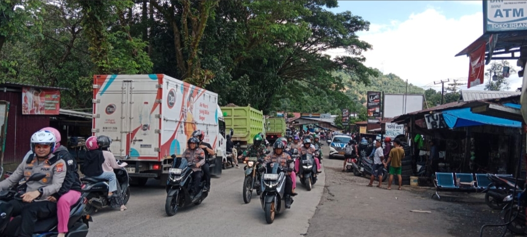 Personel Kodim 1409/Gowa dan Polres Gowa kolaborasi Touring dan Berikan Bantuan Sosial