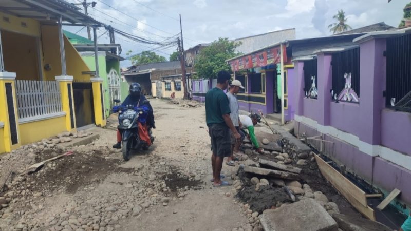 Perlu Desa dan Kelurahan Lainnya Ikut Mencontoh Seperti Kelurahan Mangalli Melakukan penggalangan Dana Untuk Menimbun Jalan
