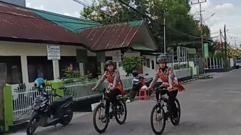 Polwan Polres Gowa Patroli Humanis dengan Sepeda Kayuh di Kota Sungguminasa