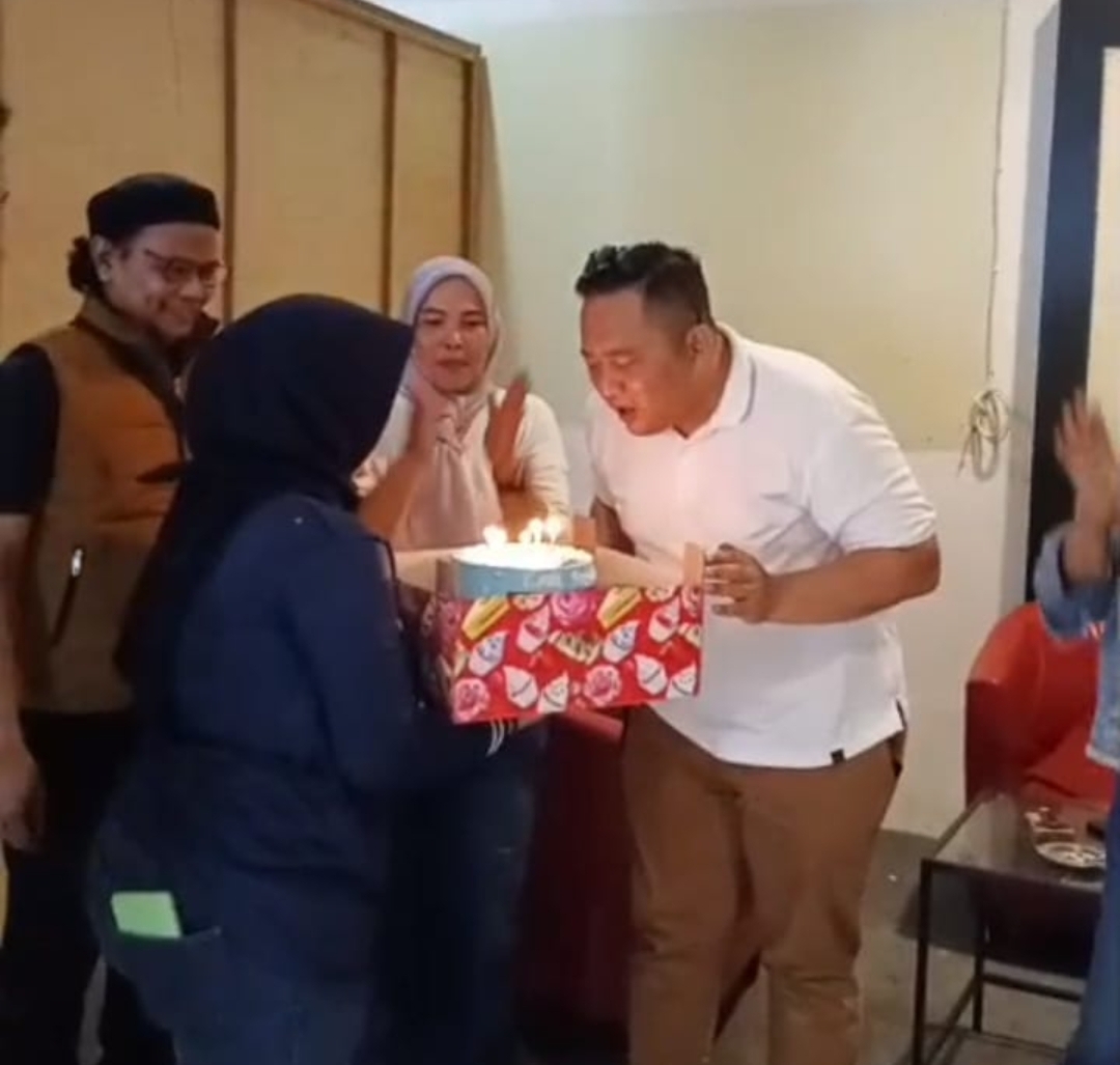 Momen Spesial Dihari Ulang Tahun Ipda Rusli Leo S.H Dari Beberapa Rekan Wartawan