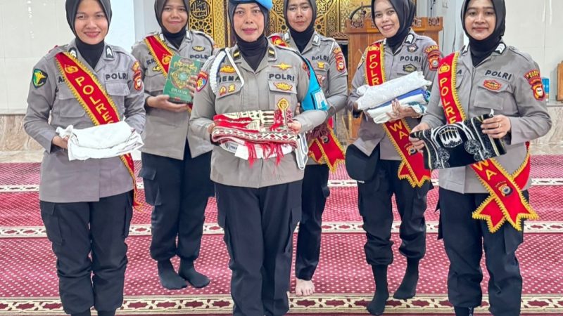 Gelar Aksi Bersih-Bersih Masjid Lewat Program “Polwan Sahabat Masyarakat”