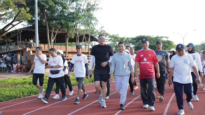 Kapolres Gowa Silaturahmi dengan Komunitas Pejalan Kaki Sambil Olahraga Pagi 