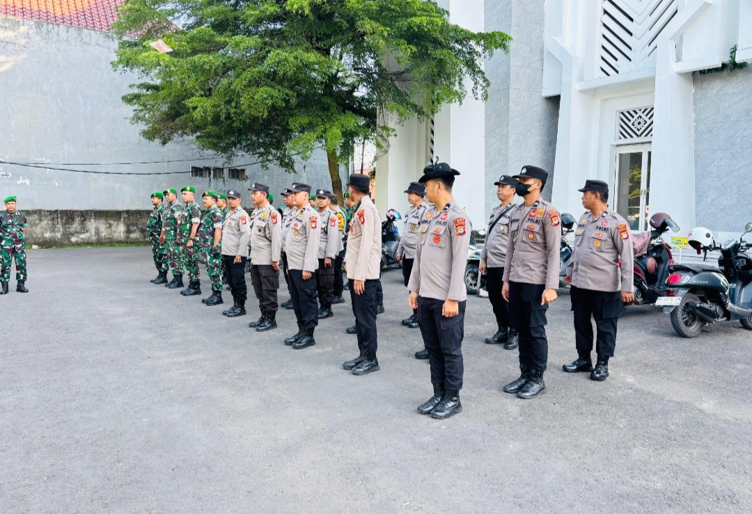 Jelang HUT Bhayangkara KE-79, Polres Gowa Gelar Kerja Bakti Bersama Kodim 1409/Gowa di Masjid Agung Syekh Yusuf