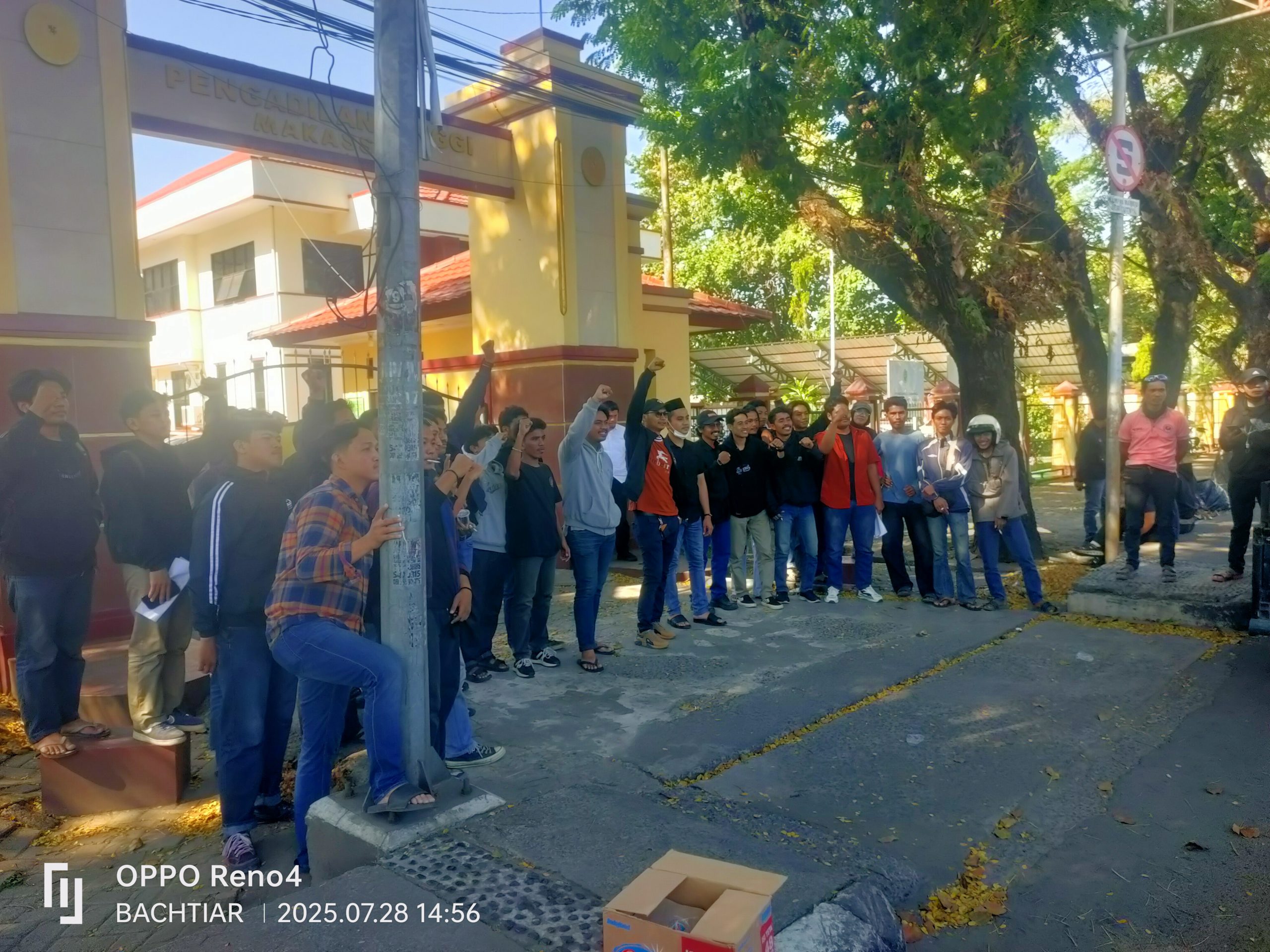 (AMPK) Geruduk Pengadilan Tinggi Makassar: Vonis Mira Hayati dan Agussalim Dinilai Ringan Sekali Tidak Sesuai Tuntutan Jaksa