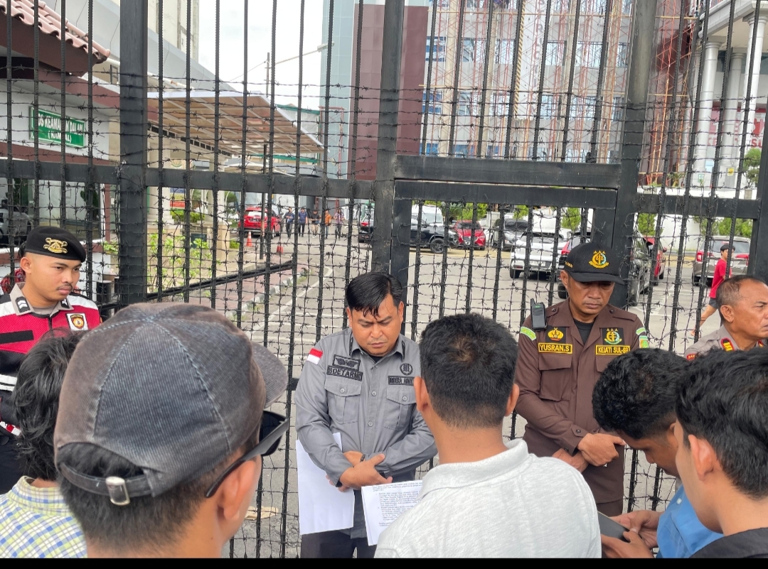 Koalisi Lintas Lembaga Gelar Aksi di Kejati Sulsel: Desak Usut Dugaan Penyimpangan Proyek Sentra IKM Pangkep PT.Raja siang bakal diperiksa kejati