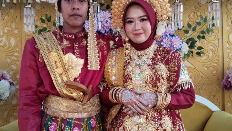 Pucuk Di Cinta Ulang Tiba Raihlah Mahkotamu “Rahmi Rahmadani S.M Bersama Wahyu Dg Sutte”