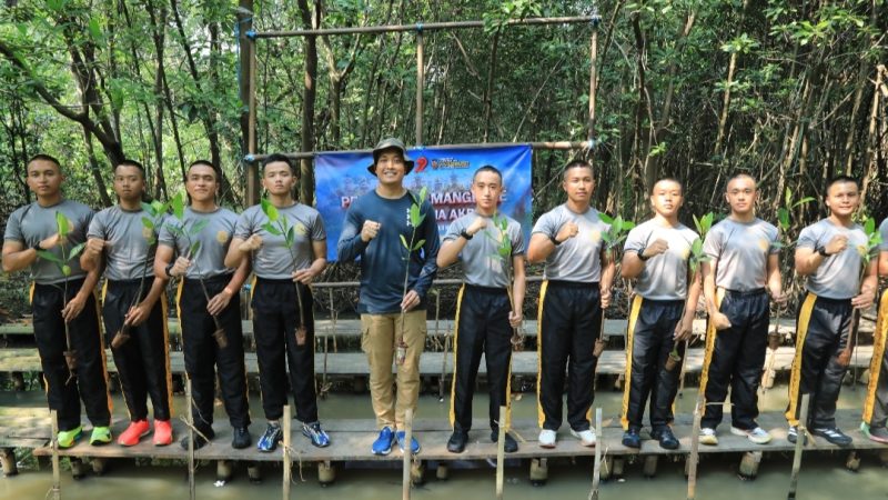 Taruna Bhayangkara Hijaukan Negeri Lewat Aksi Penanaman 100 Pohon Bakau di Jakarta Utara