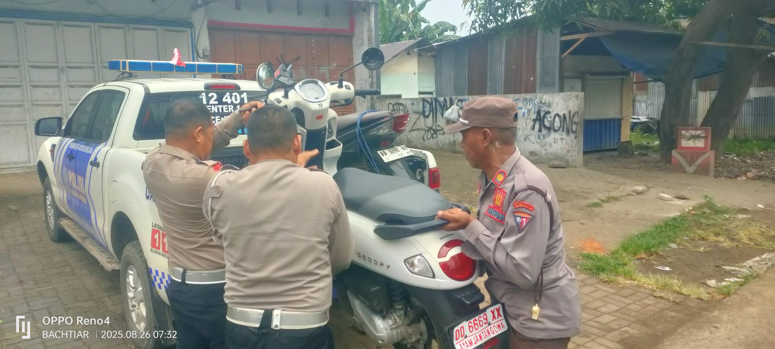 Gerak Cepat Petugas Laka Lantas Polres Gowa Dalam Menangani Kejadian Di Mattirobaji Desa Panciro Kec Bajeng