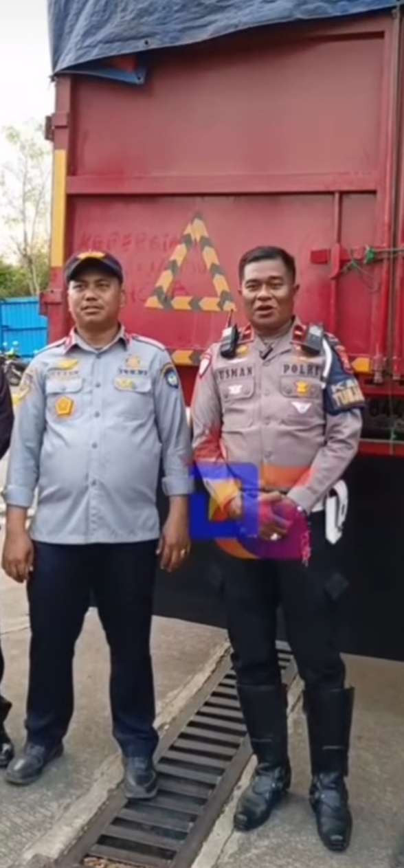 Kanit Turjawali Polres Gowa Bersama Dishub Gowa Menindak Tegas Mobil Truk yang Lape-Lapenya Sampai Kebadan Jalan