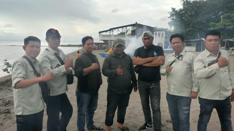 “Tim Dobrak Solid dan Kompak” Berlangsung di Pantai Anging Mammiri Tanjung