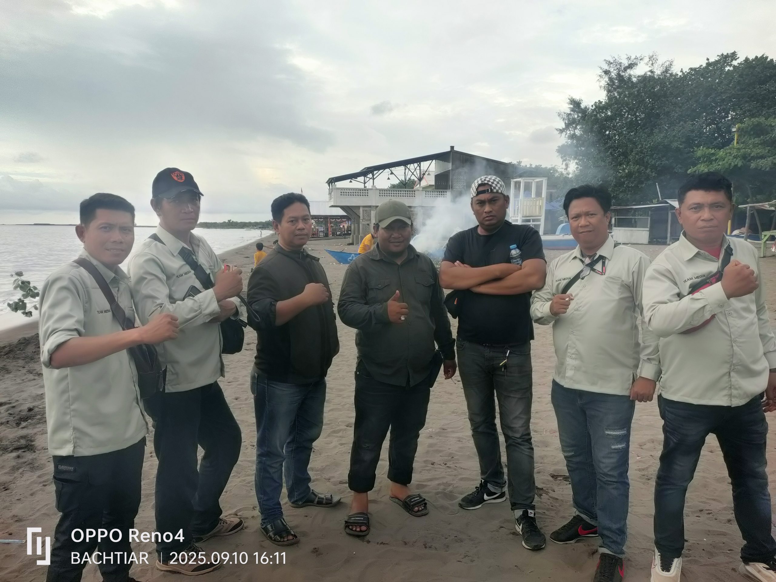 “Tim Dobrak Solid dan Kompak” Berlangsung di Pantai Anging Mammiri Tanjung