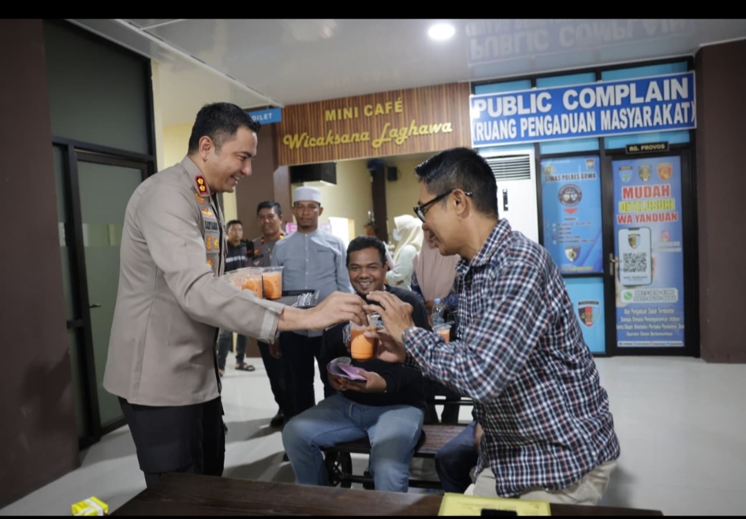 Kapolres Gowa Tinjau Pelayanan SKCK, Bagikan Minuman dan Makanan Gratis untuk Pemohon