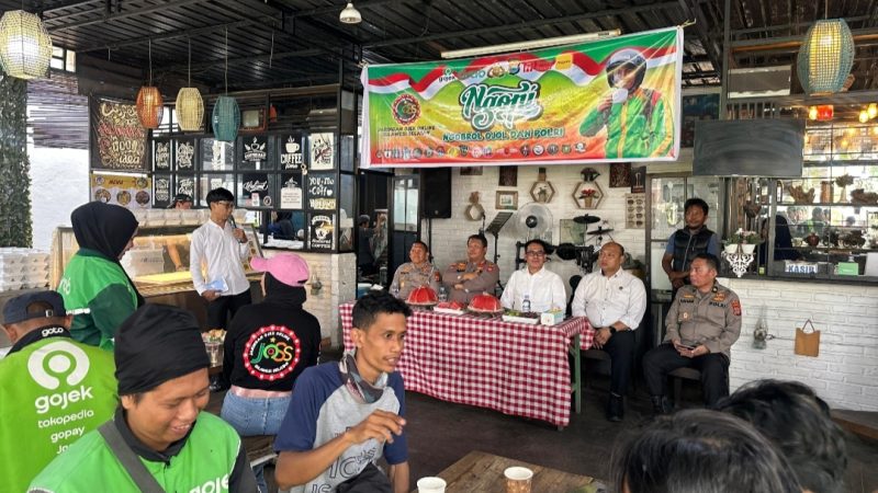 Dirbinmas Sosialisasi Aplikasi “Mabbulo Sibatang” Didepan Komunitas Ojol