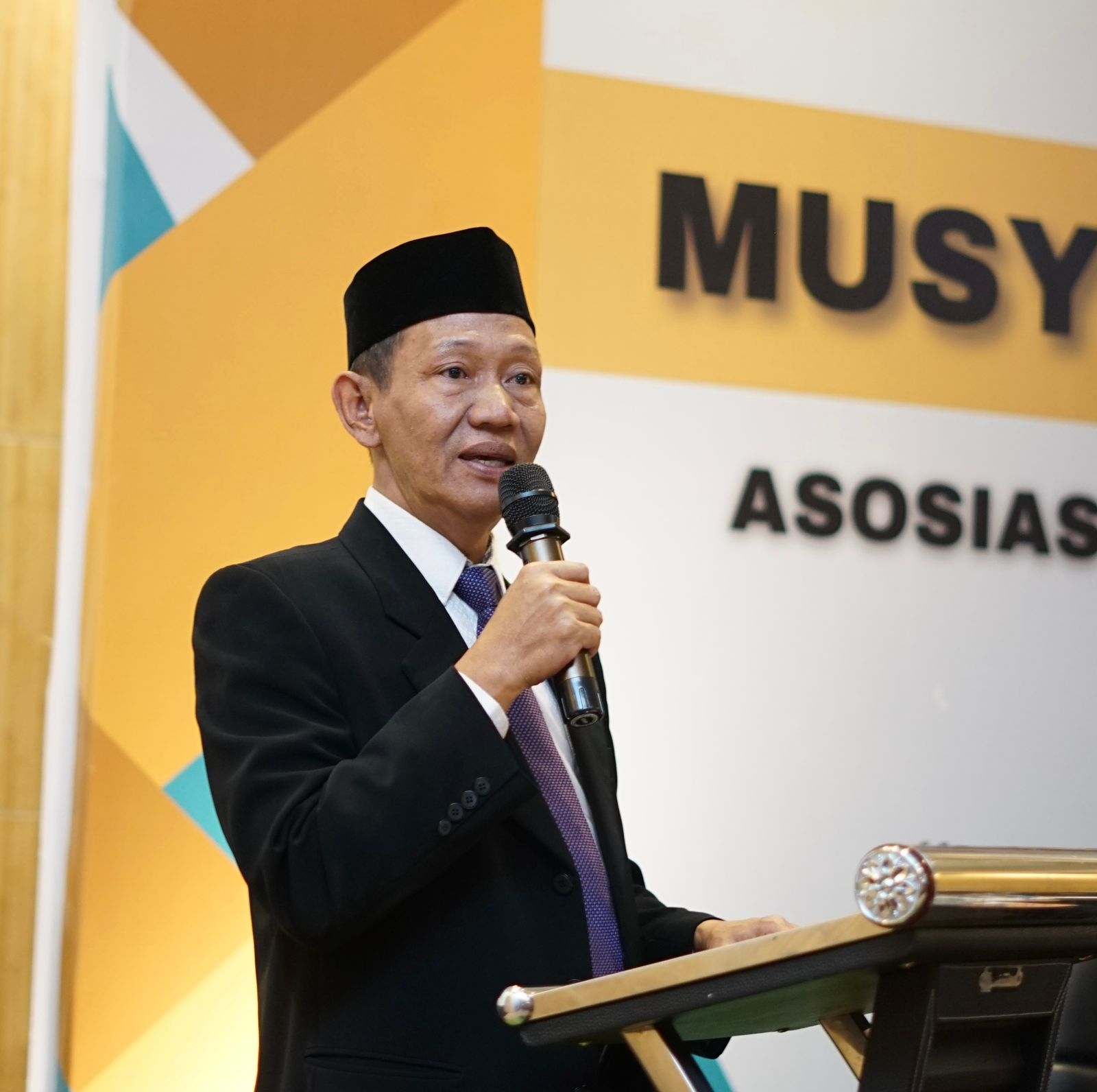 Ketua DPP APSI Dr. Sutrisno Secara resmi membuka Musyawarah Luar Biasa APSI Sulsel&nbsp;