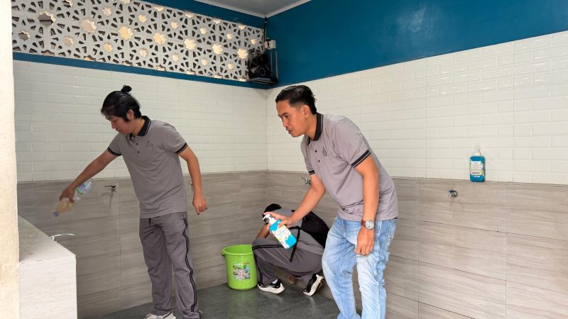 Hari Jadi ke-80 Intelijen Polri, Satintelkam Polres Gowa Berbagi Kepedulian Lewat Kerja Bakti