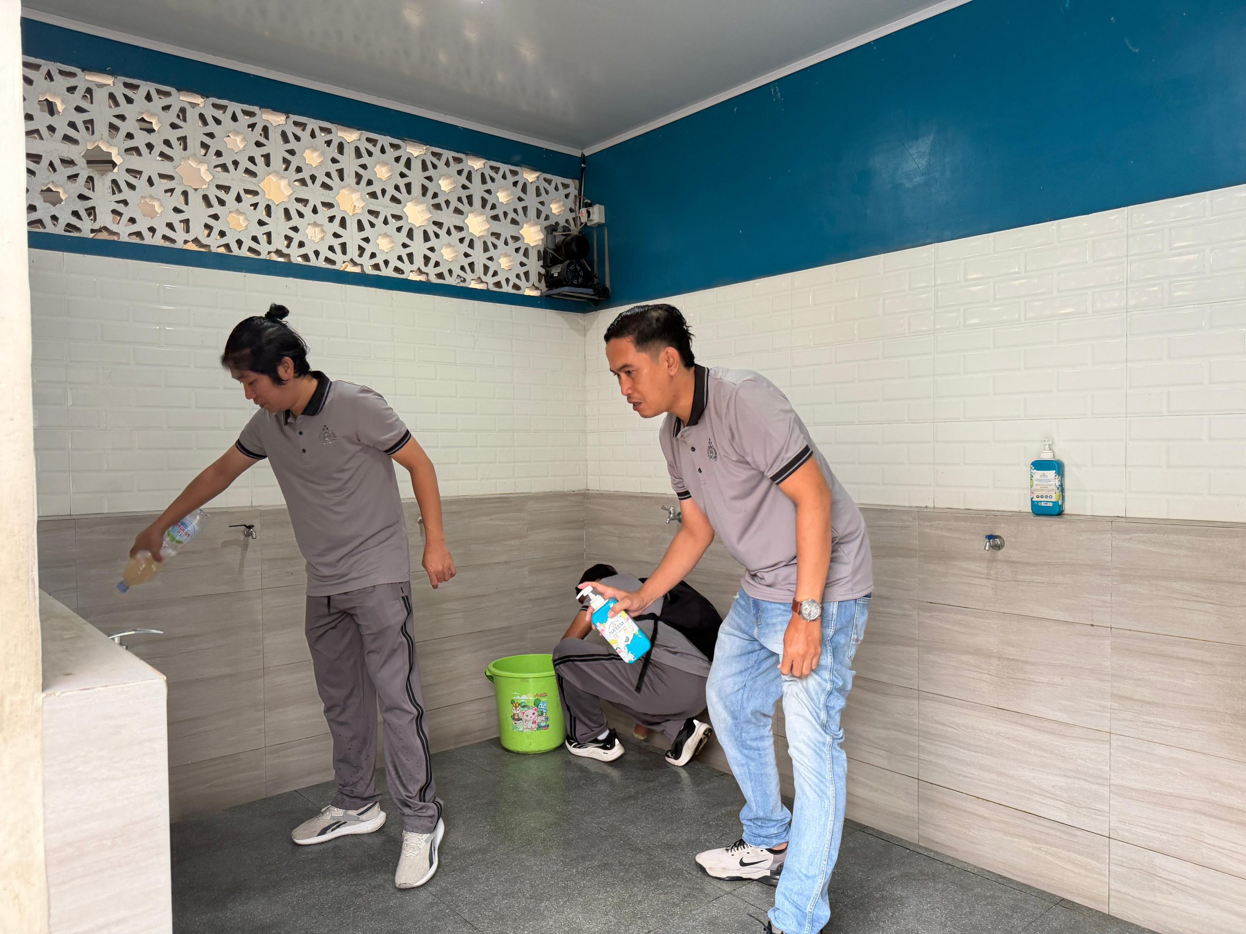 Hari Jadi ke-80 Intelijen Polri, Satintelkam Polres Gowa Berbagi Kepedulian Lewat Kerja Bakti