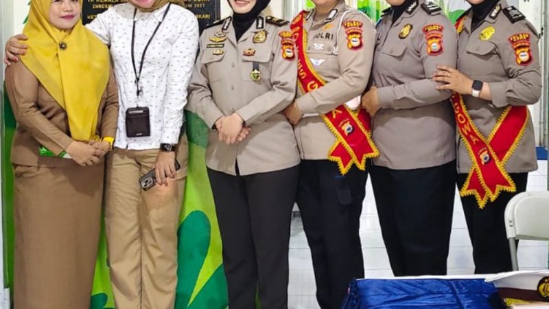 Polwan Polres Gowa Sambangi dan Berbagi Snack di TK Kemala Bhayangkari Gowa