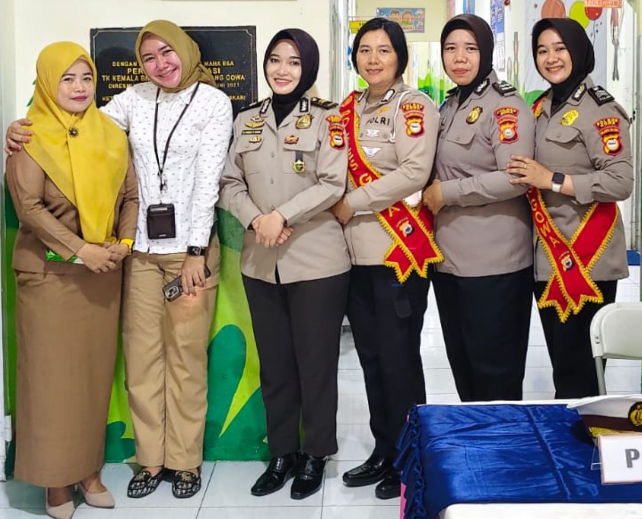 Polwan Polres Gowa Sambangi dan Berbagi Snack di TK Kemala Bhayangkari Gowa