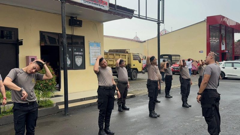 Sehat Bersama, Personel Satsamapta Polres Gowa Awali Tugas dengan Olahraga Rutin