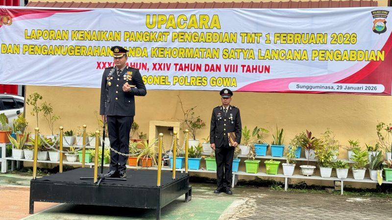 Kapolres Gowa Meminpin Upacara Kenaikan Pangkat dan Satya Lencana